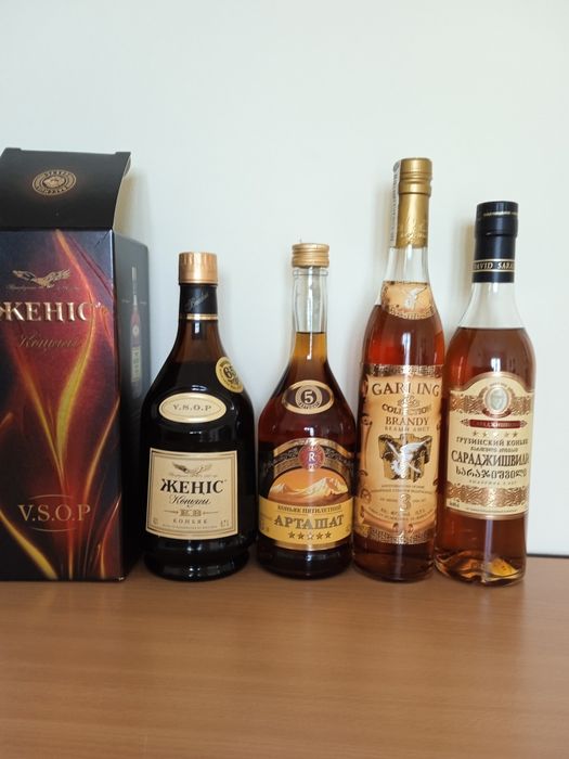 Напитки разные для праздничного стола