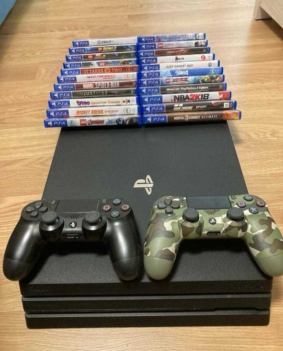 Vând pachet complet: PS4 Pro 1 TB + 23 jocuri