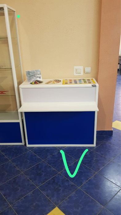 Стол для бутика/магазина