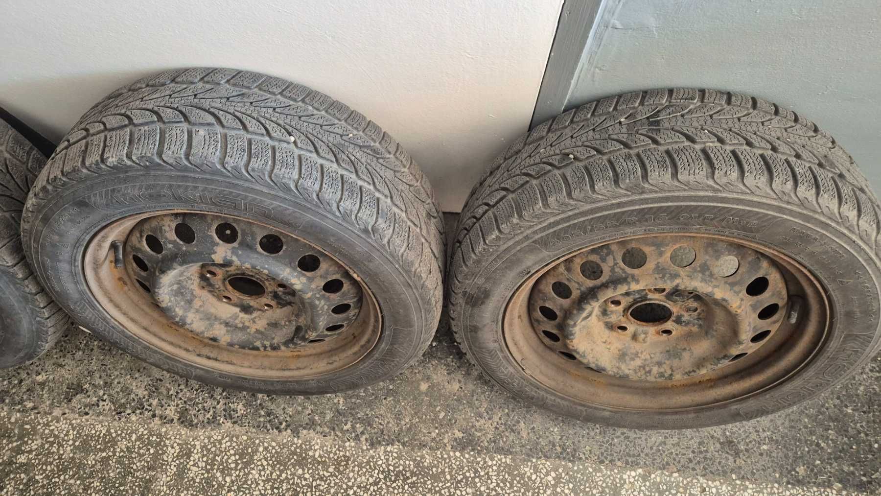 Железни джанти 5x114.3/6.5Jx16”/ET45/60.1 + зимни гуми Nokian + тасове