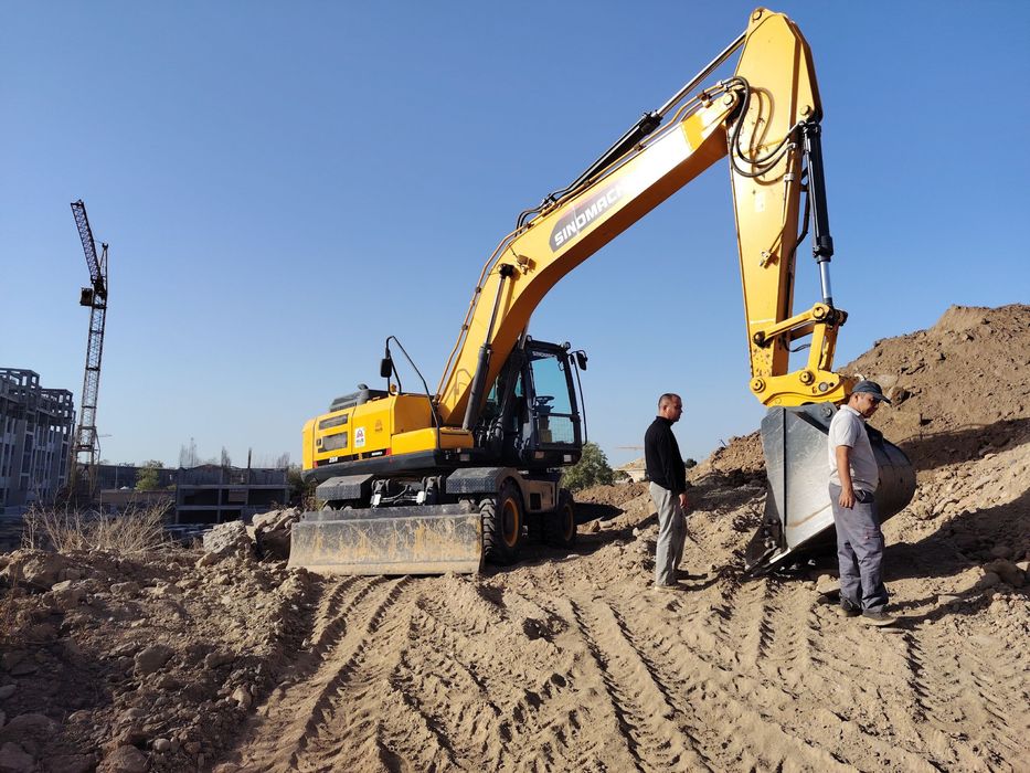 колёсный екскаватор