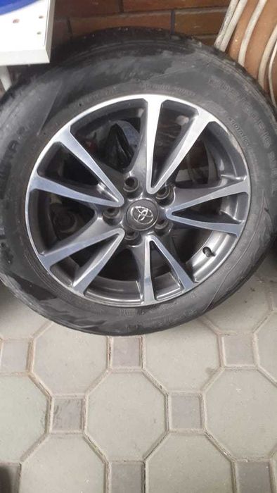 Продам зимнюю резину на оригинальных дисках Toyota Avensis