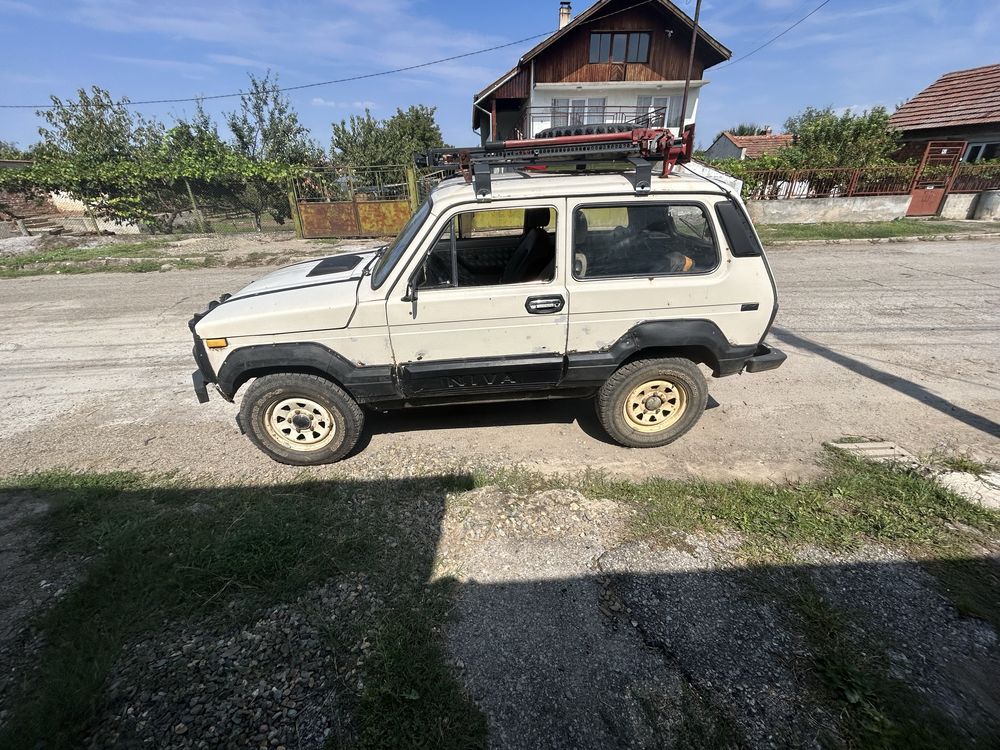 Лада нива.