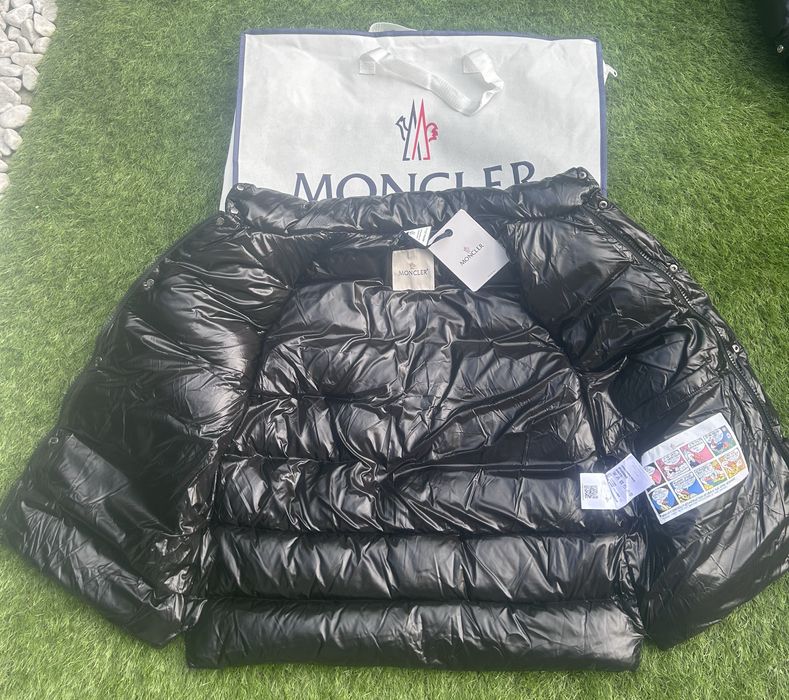 Vesta M.O.N.C.L.E.R calitate premium fulgi de gasca marimea 4(M-L)