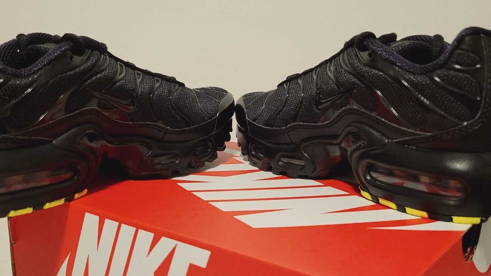 Adidasi Nike Air Max Plus Gs Triple Black 100% originali-37.5