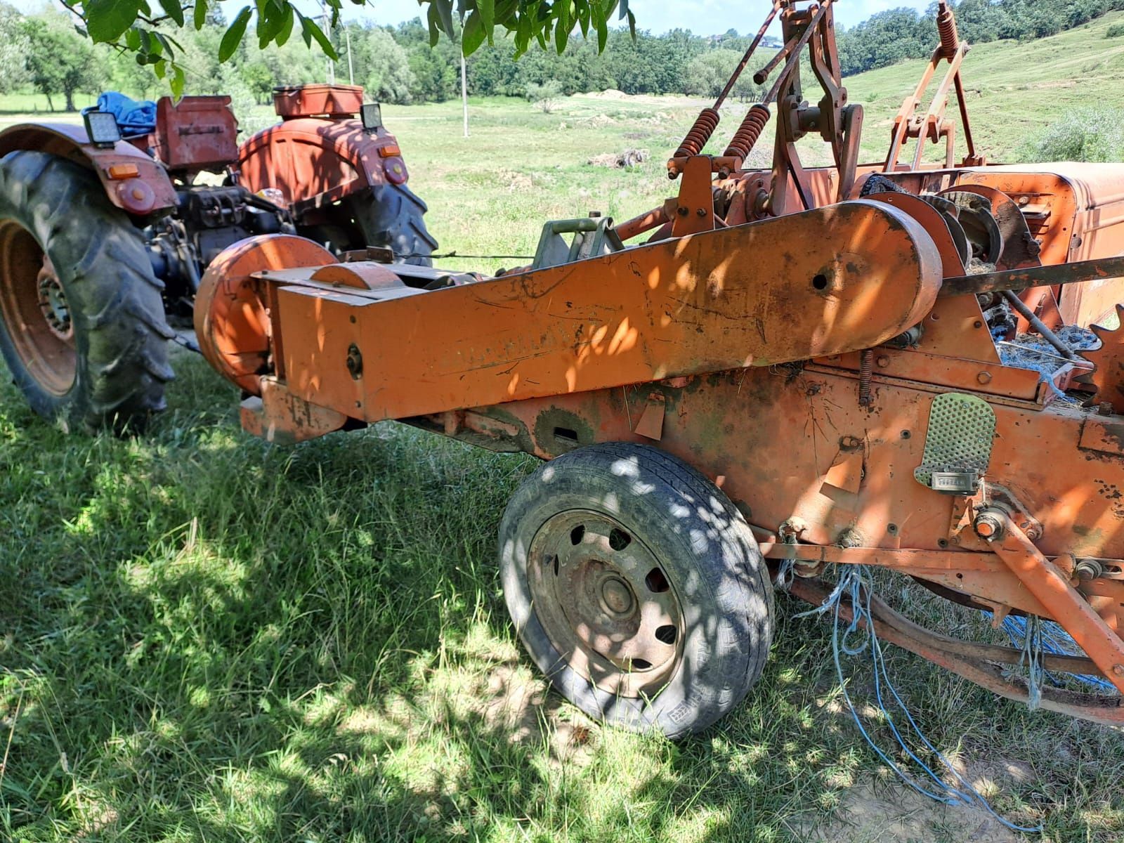 Vând balotiera pentru tractor