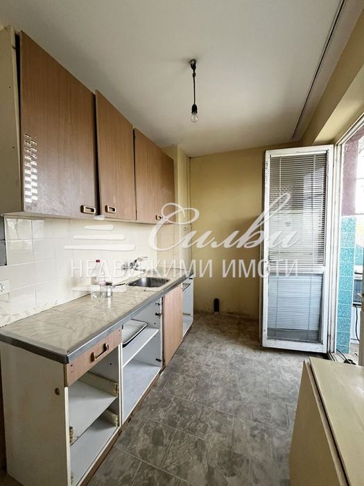 Двустаен апартамент - кв. Тракия!