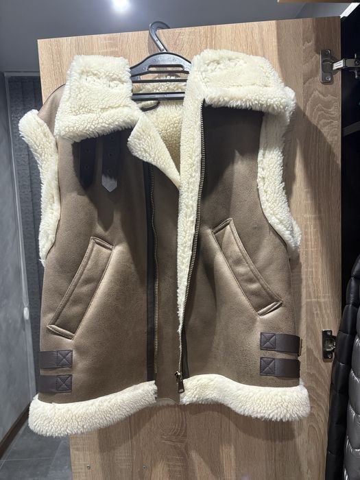 Бежов елек от велур