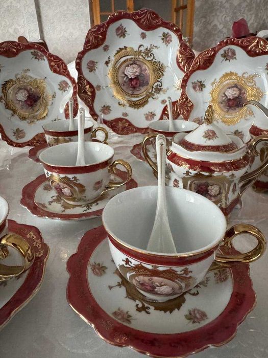 Чайный сервиз красный