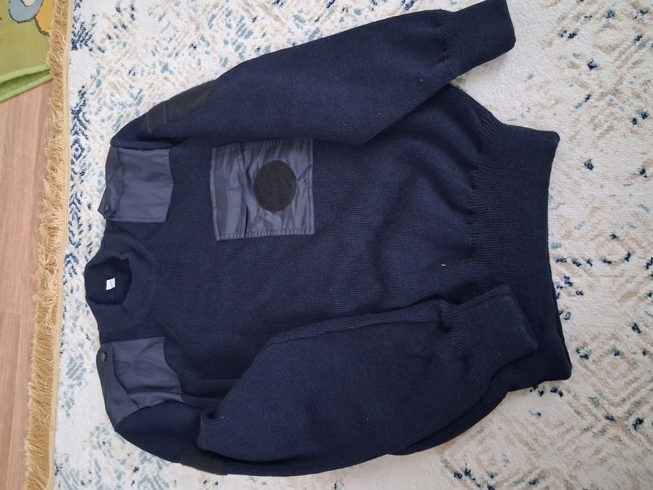 Продам свитер синий для военных