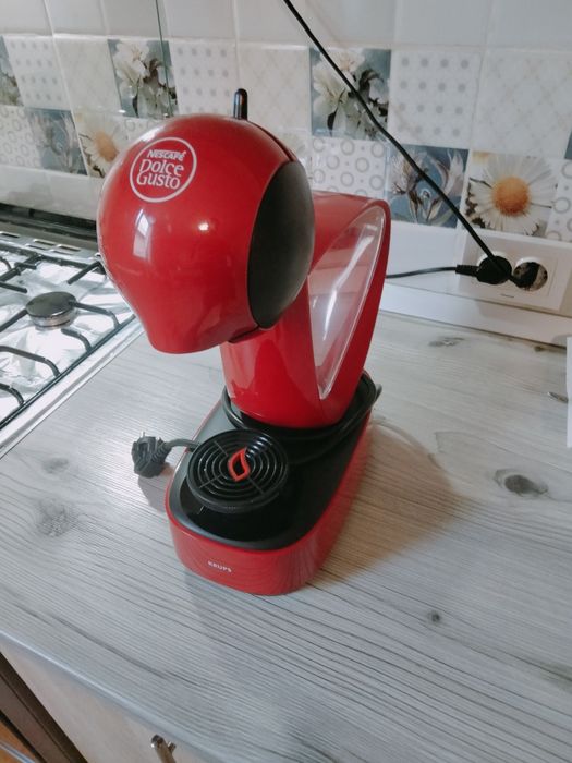 Vând aparat de cafea cu capsule.