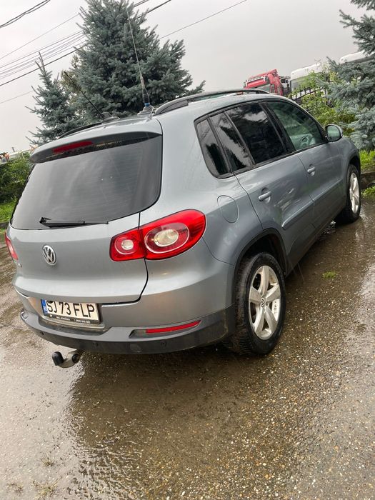 Vând tiguan 4x4 .