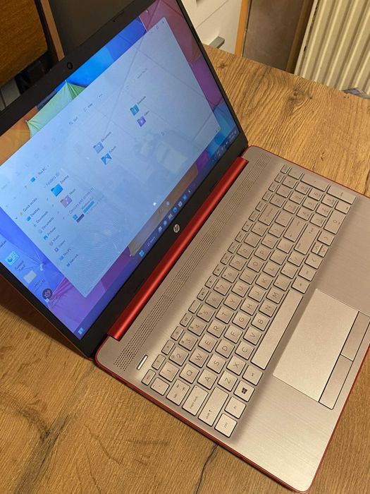 Laptop HP 15,6 inch  Red Slim Aspect impecabil