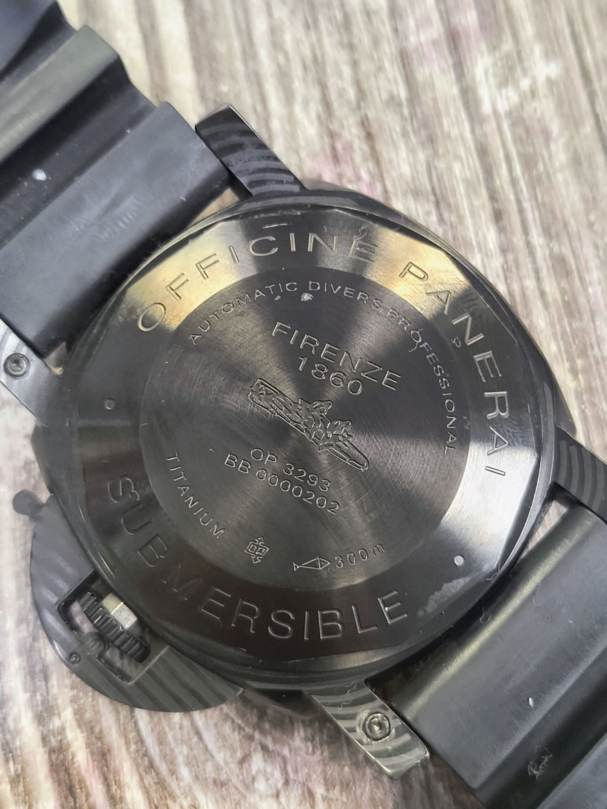 Часовник Panerai Submersible Carbotech
