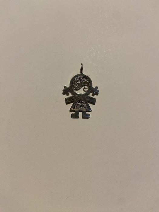 Pandantiv din argint in forma de fetita