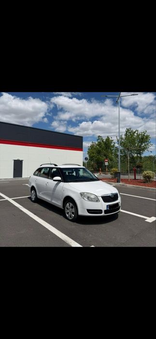 Salut,vand skoda fabia 1.2 benzina