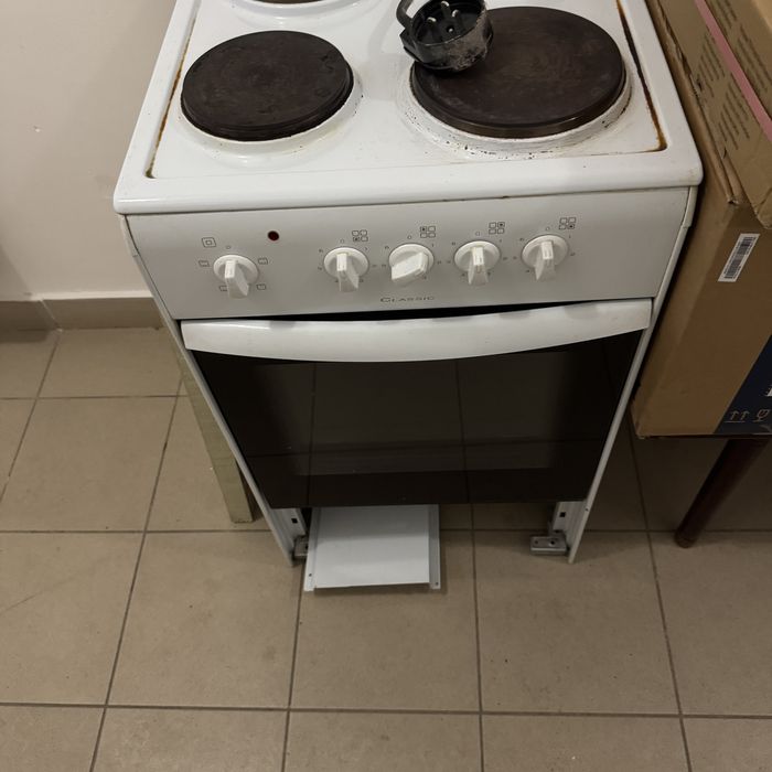 Продаю электрическую плиту в рабочем состоянии