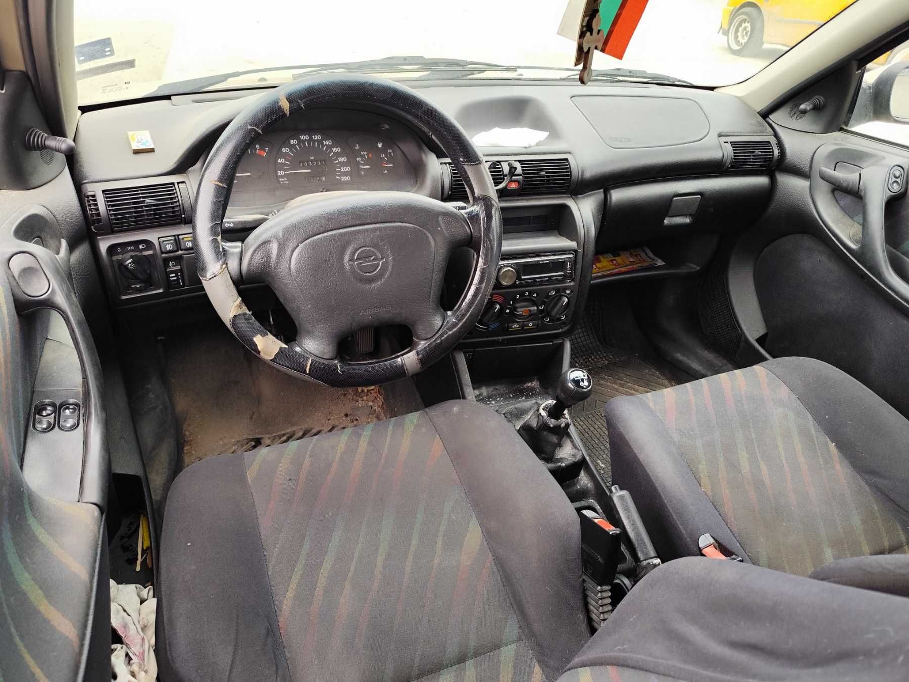 Opel Astra Ф - 1.6 - 75к.с - 1997г. на части
