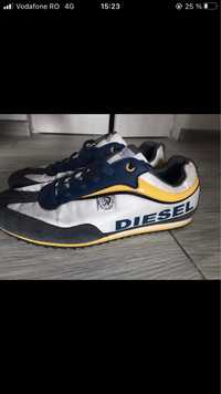 Adidasi marca Diesel