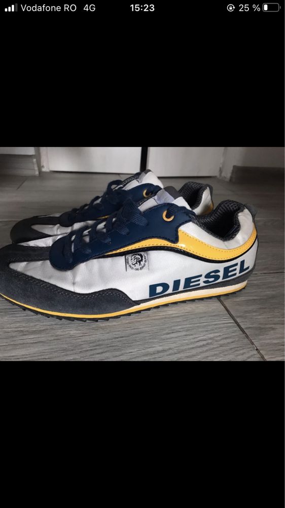 Adidasi marca Diesel