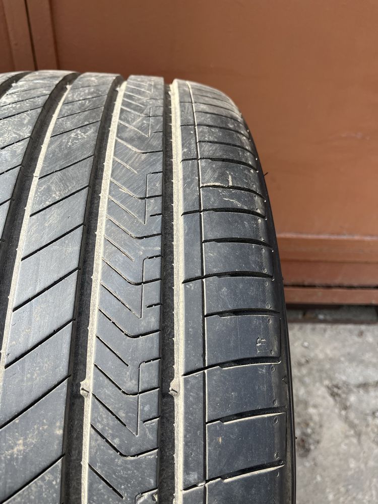 2 бр. летни гуми 275/40/20 Kumho DOT 2921 6 mm