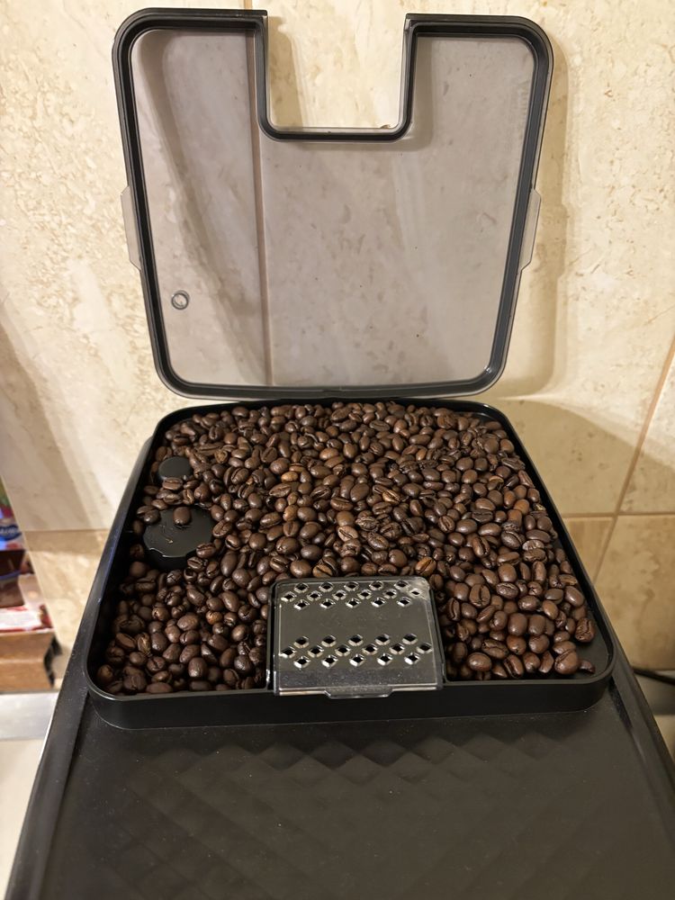 Espressor automat Philips seria 4300, 8 tipuri cafea