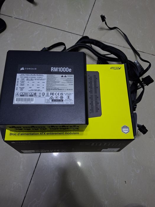 Sursa modulara Corsair RM1000e