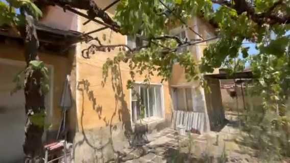 КЪЩА с РЗП 100 кв.м., двор 800 кв.м., село Иван Вазово
