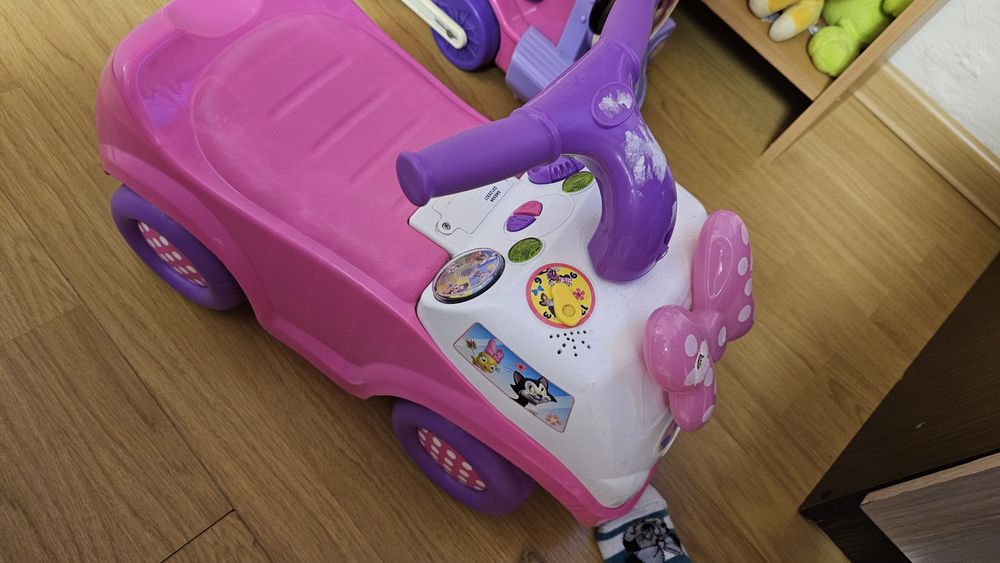 Vând mașinuța  Minney Mouse  și motor nr 4