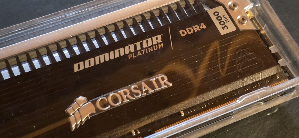 16GB  RAM 3000MHz DDR4 Corsair Dominator Platinum