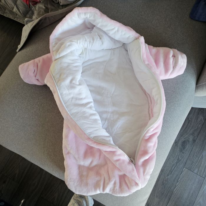 Vând sac bebe fetita