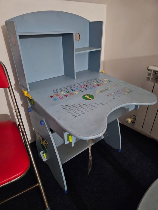 Детский столик со стульчиком