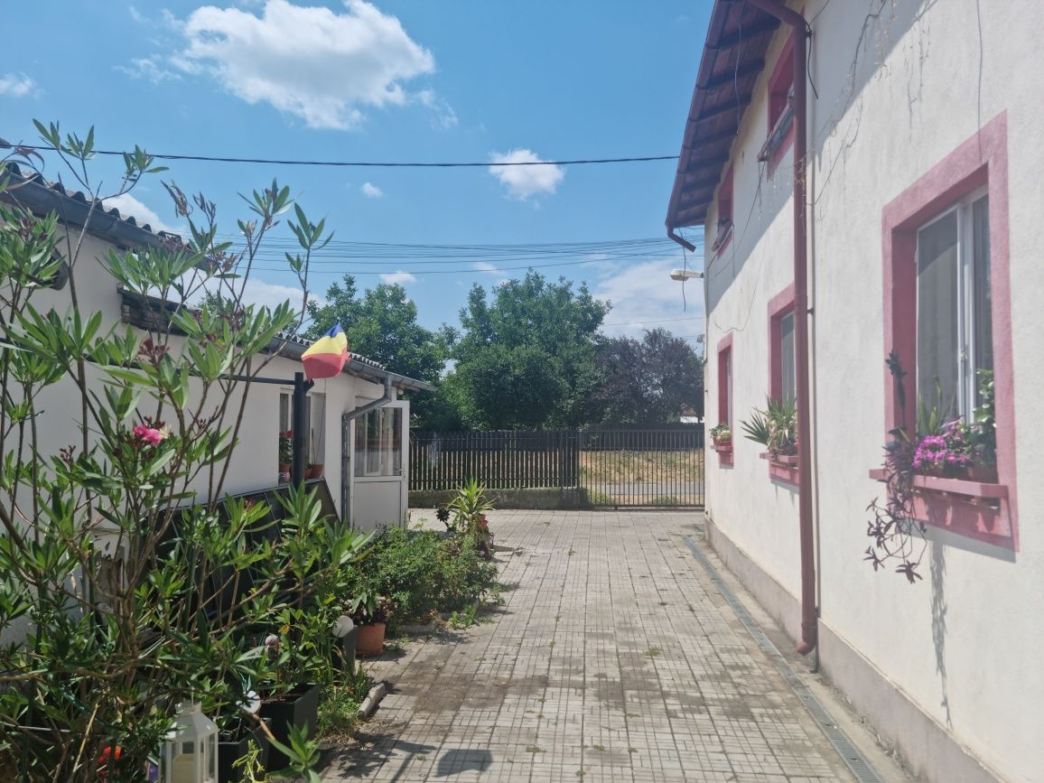 Casă de vânzare!