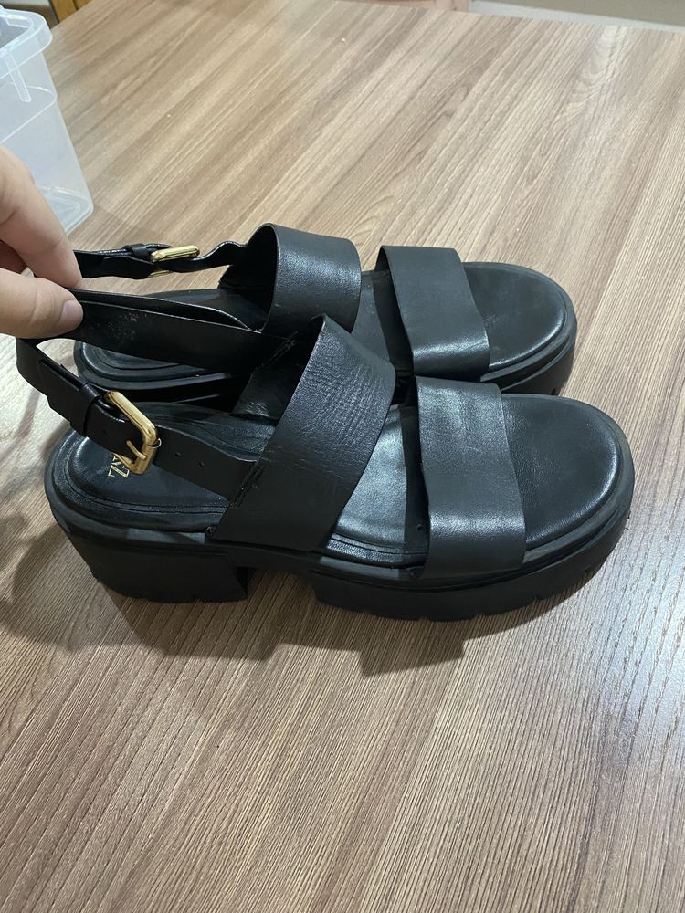 Кожанные 37 размер Zara