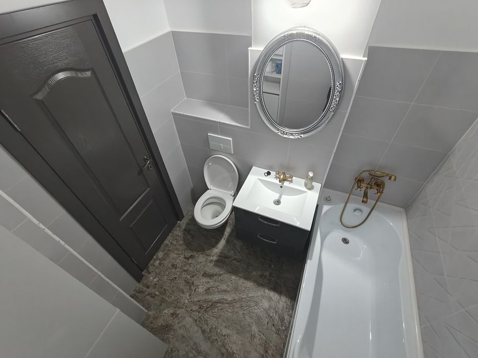 PF vând apartament 3 camere decomandat