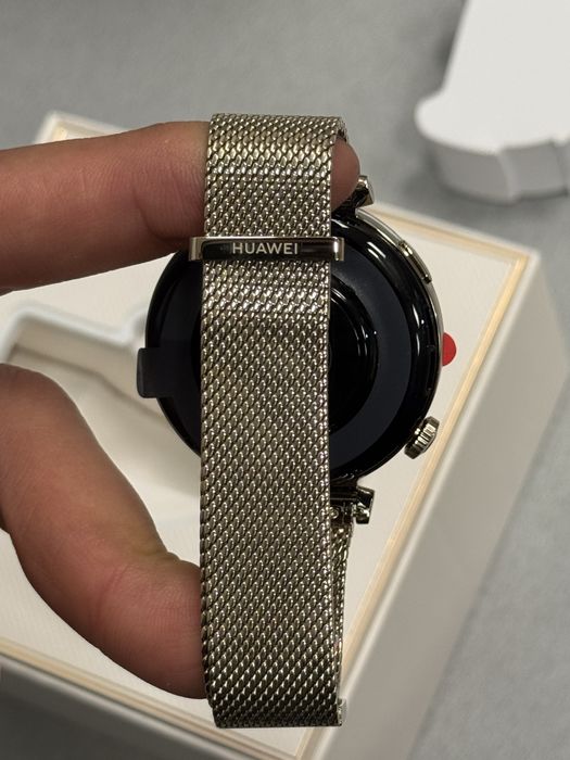 Продавам чисто нов Huawei Watch GT5 41mm