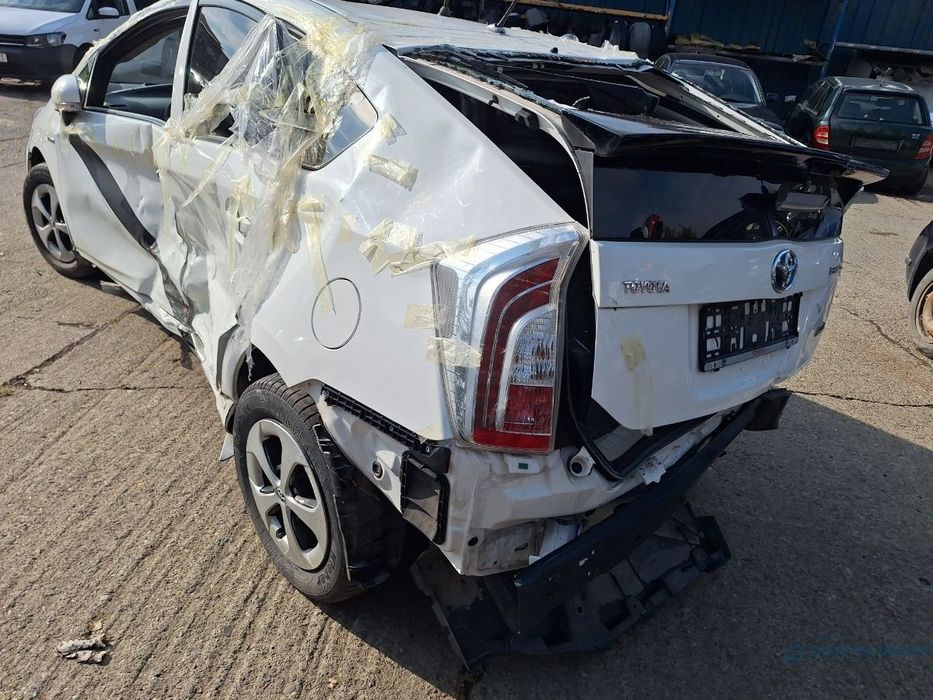 Dezmembrez TOYOTA PRIUS _W3_ 2013 1.8  2ZR FXE 73KW|99HP