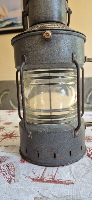 Стар корабен фенер.