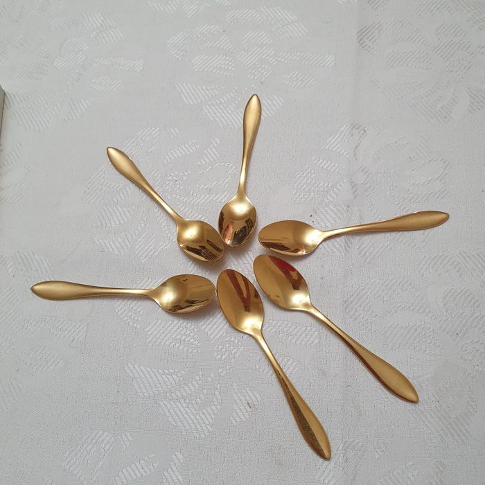 Set lingurite placate cu aur