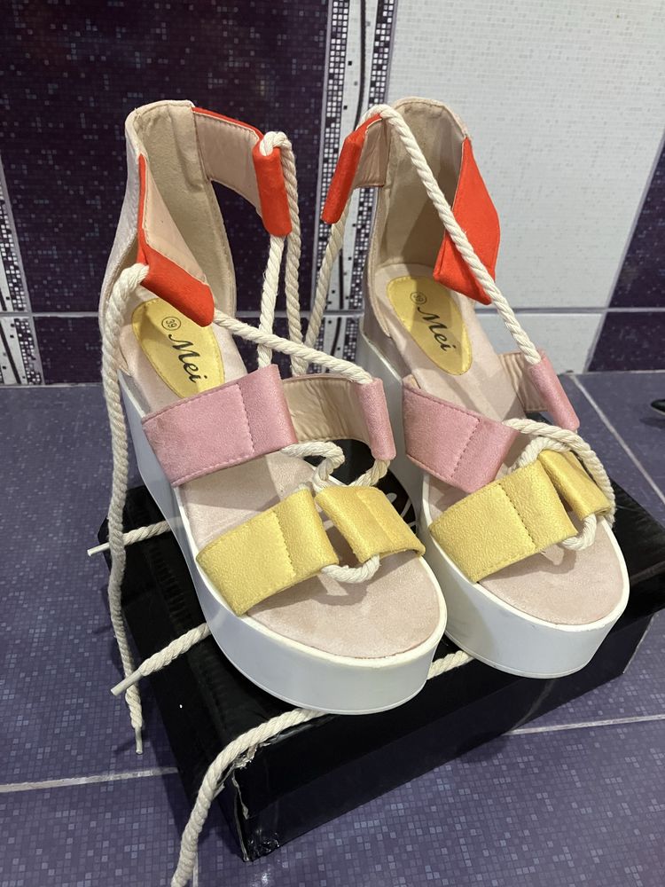 Sandale cu platforma marimea 38