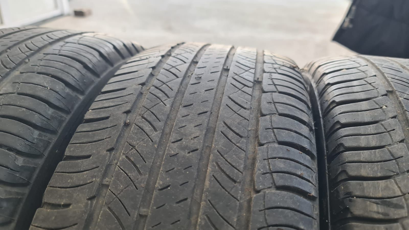 215 65 16 Duster Michelin 4 anvelope iarna vara ca noi