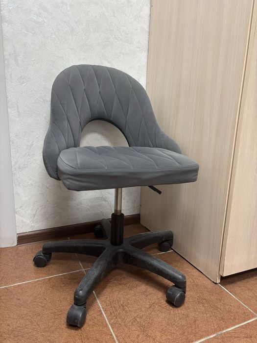 Продам стул для салона красоты или офиса