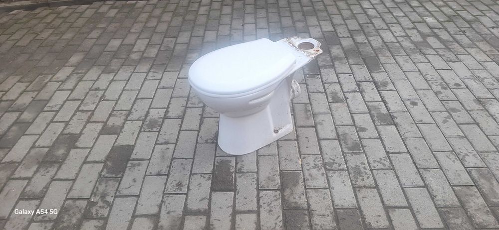 Продам унитаз керамический