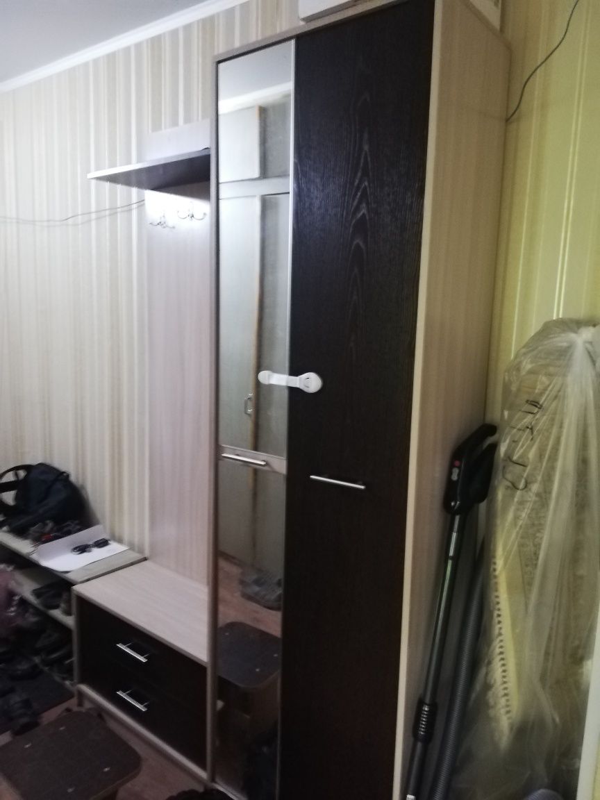 Срочно продам прихожую.