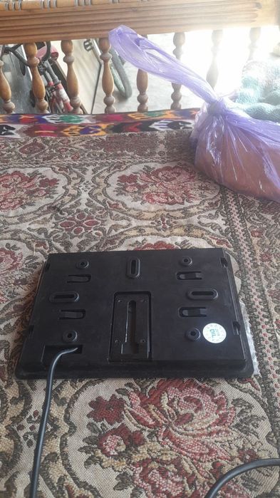 Универсальный Манитор дамафон  или ДВД или машину можно выставить