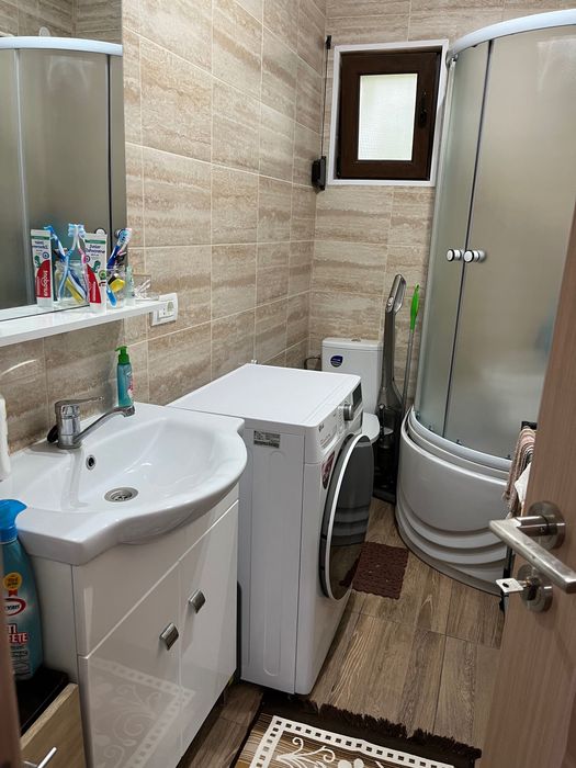 Vând casă la munte cu teren 3000mp