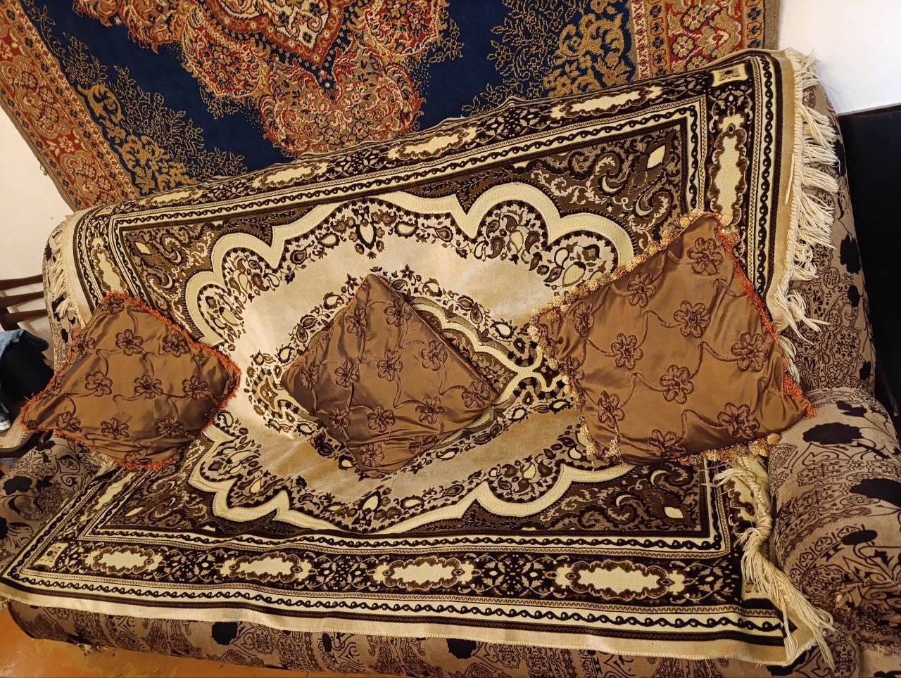 Скидка! Срочно!Продам два дивана и кровать,цена за всё