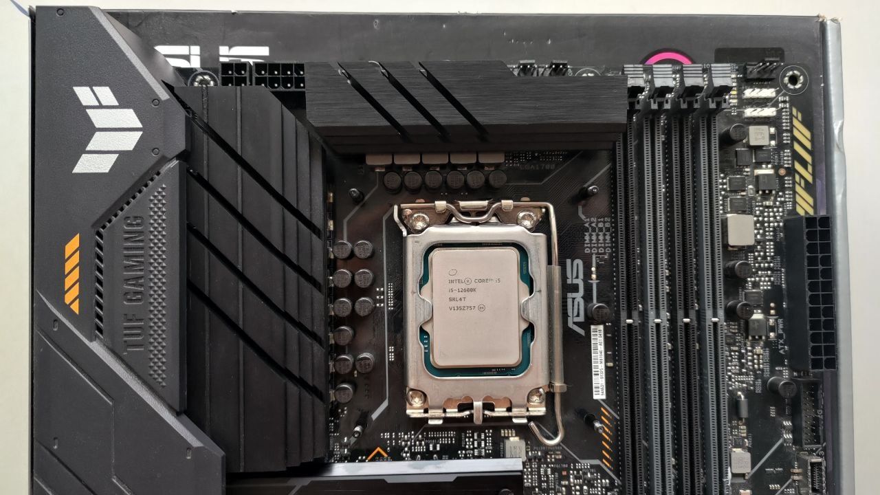 Компютър ASUS TUF GAMING B660M-PLUS D4, Intel Core i5-12600K,охладител