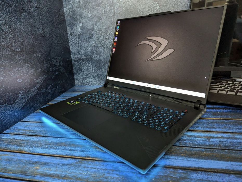 Asus Rog Strix g18, 14900hx, 4090, 32gb, 2tb