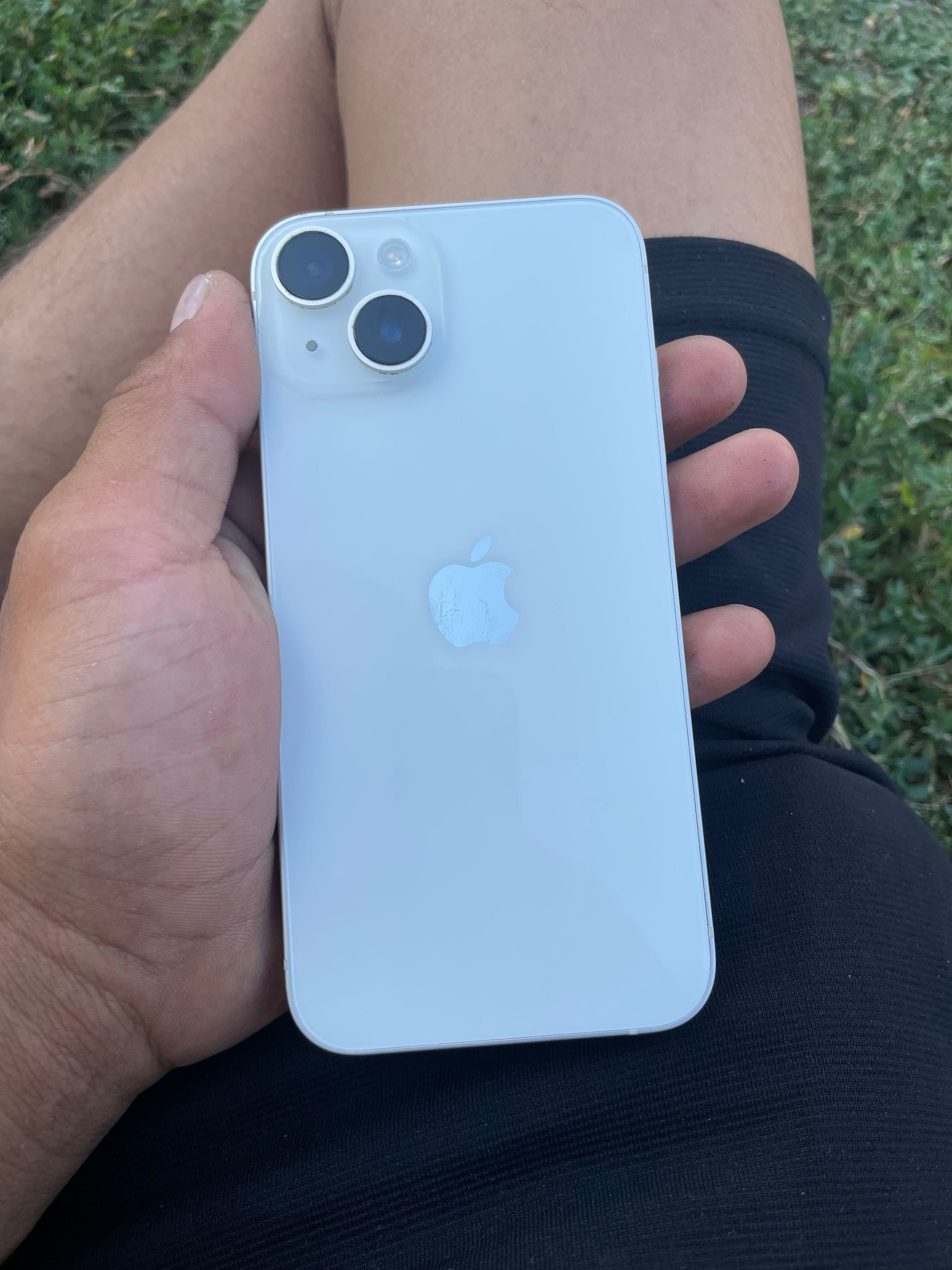 iPhone 13 продава се